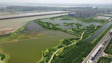 4K航拍视频天津景点中新生态城贝壳堤湿地视频的预览图